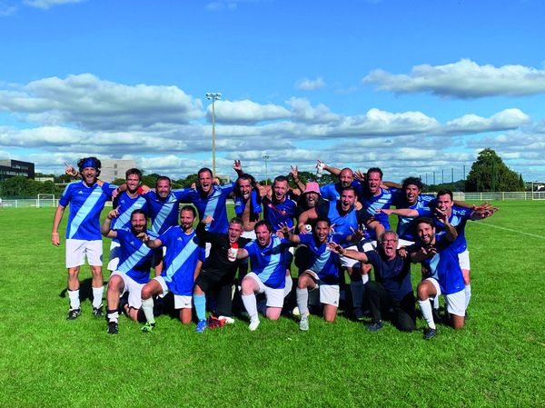 Equipe de foot masculine avec Luc Queillé UNASACEM - Tous droits réservés