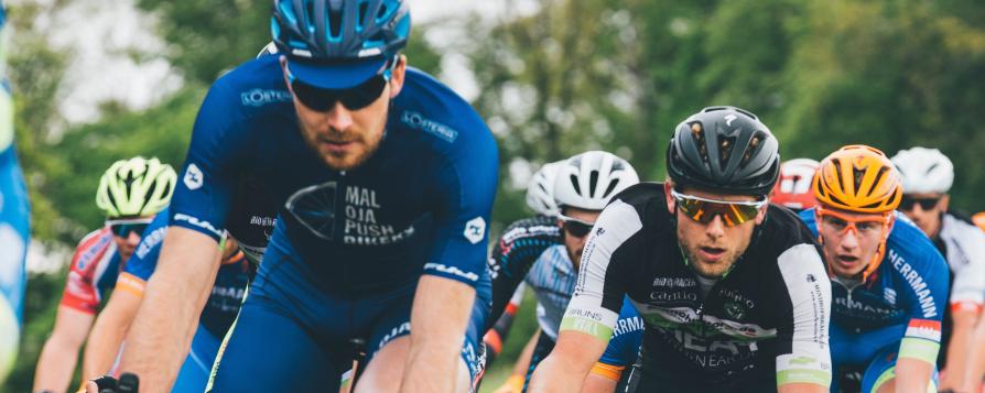 Un groupe de cyclistes