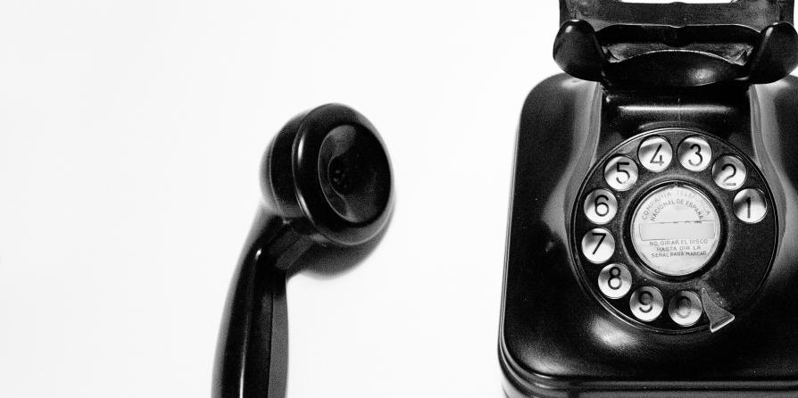 Téléphone filaire (c) Quino Al