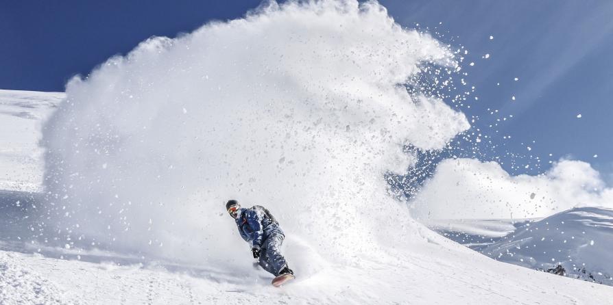 Un snowboardeur - (c) tous droits réservés
