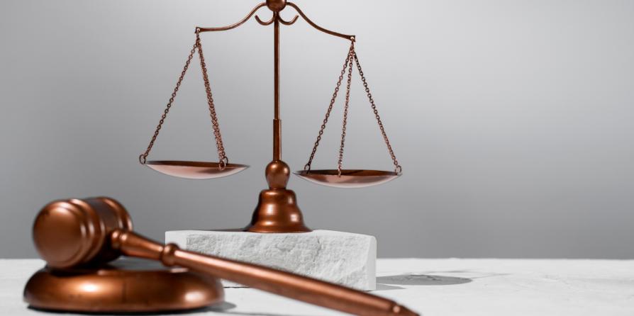 marteau et balance de la justice