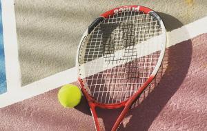 Une raquette de tennis (c) yaron richman