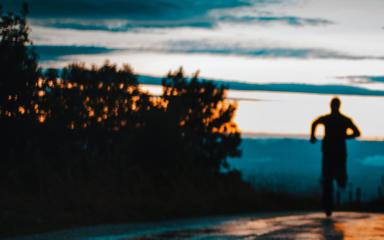 Une personne en train de courir (c) lucas Favre
